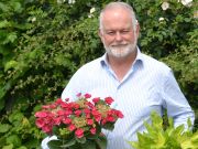 Andy Johnson, Managing Director of Wyevale Nurseries with Hydrangea ‘Cherry Explosion’.